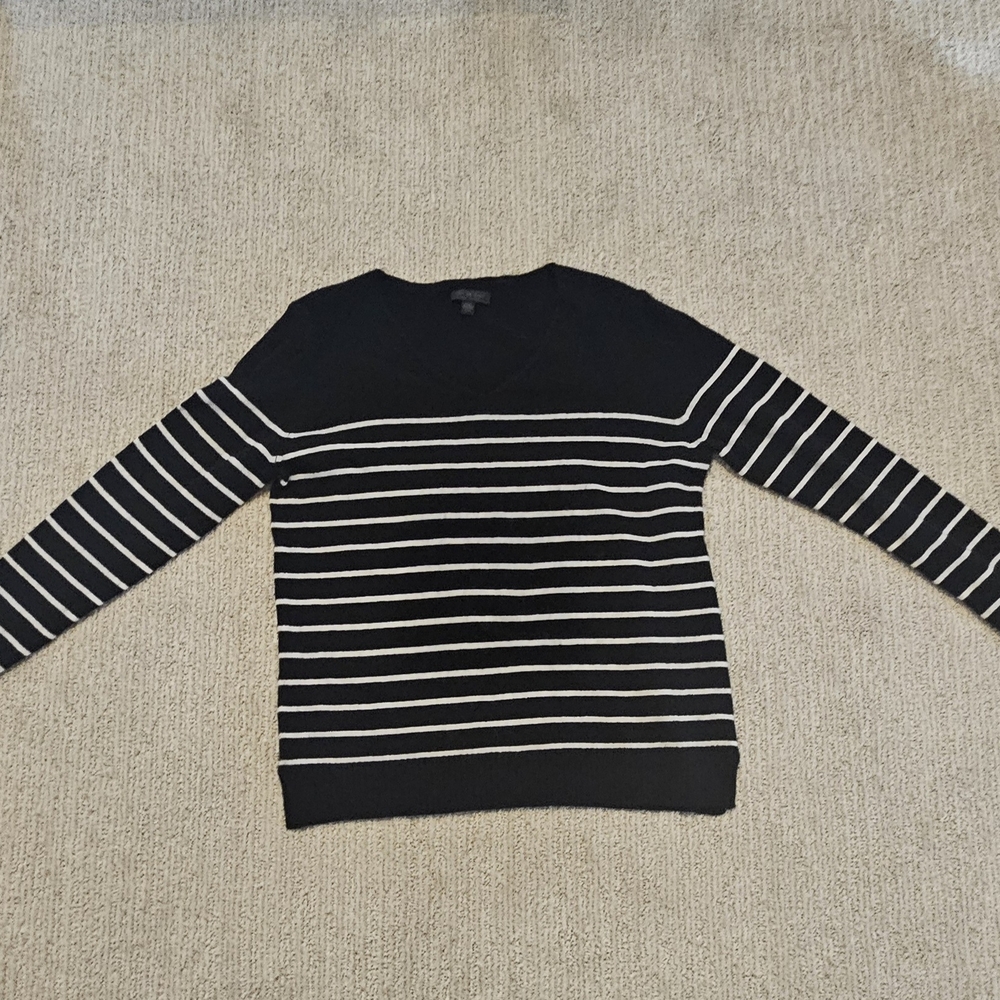 CASHMERE SAKS Black and White V-Neck CASHMERE Sweater